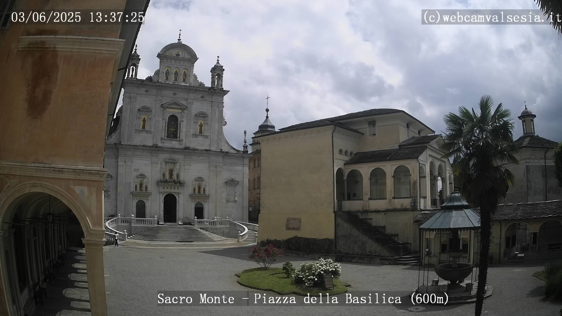 immagine della webcam nei dintorni di Madonna del Sasso: webcam Varallo