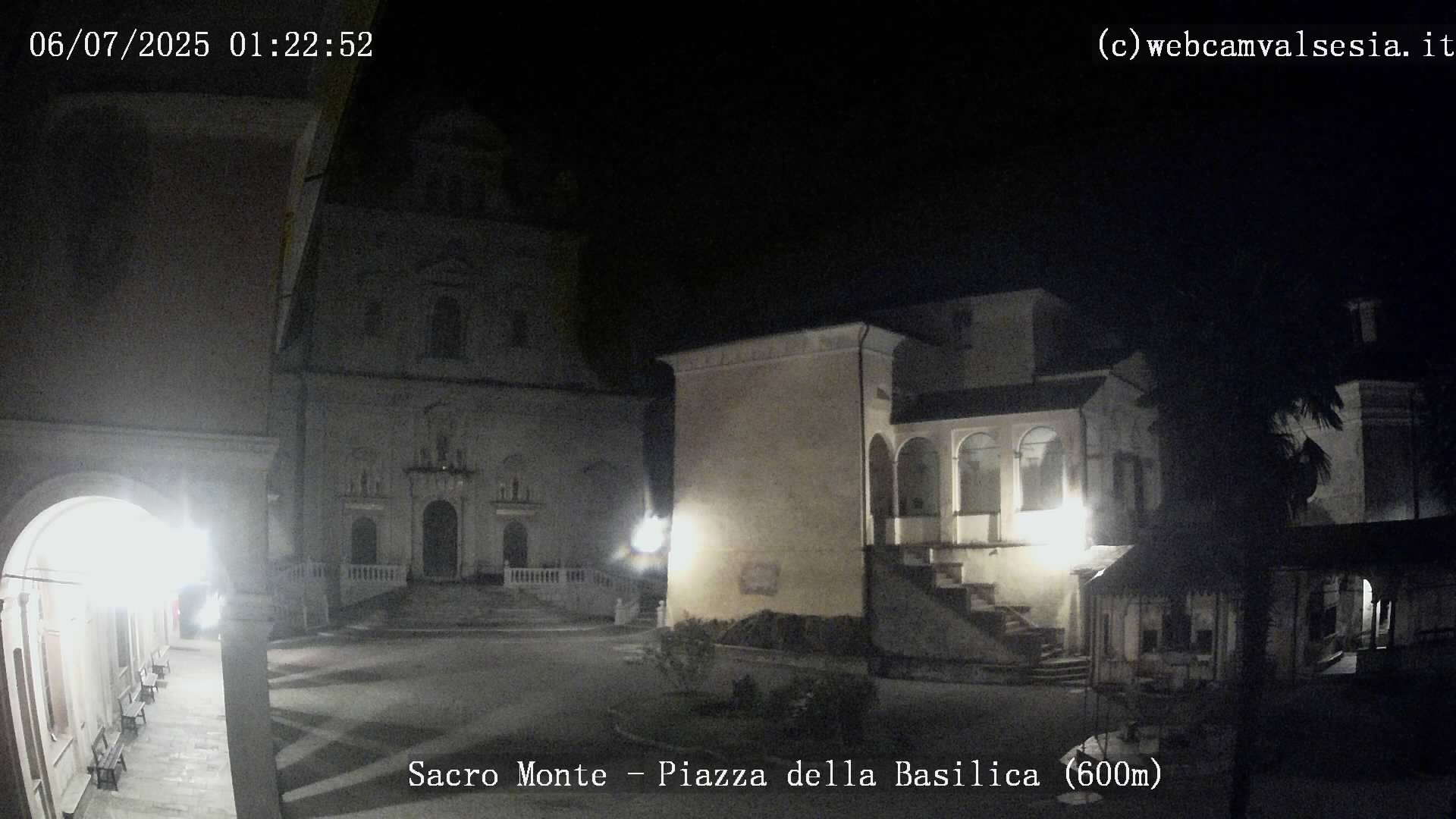 immagine della webcam nei dintorni di Rifugio Boffalora Ticino: webcam Varallo