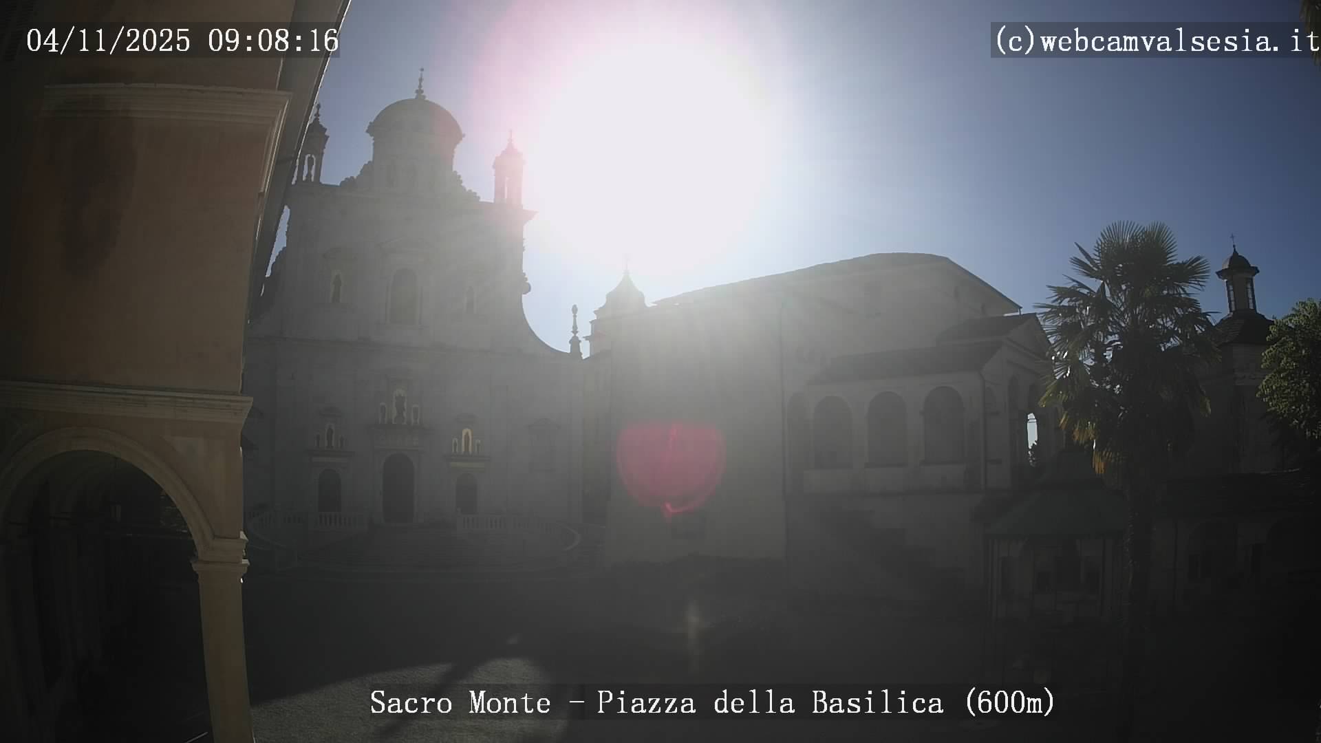 immagine della webcam nei dintorni di Madonna del Sasso: webcam Varallo