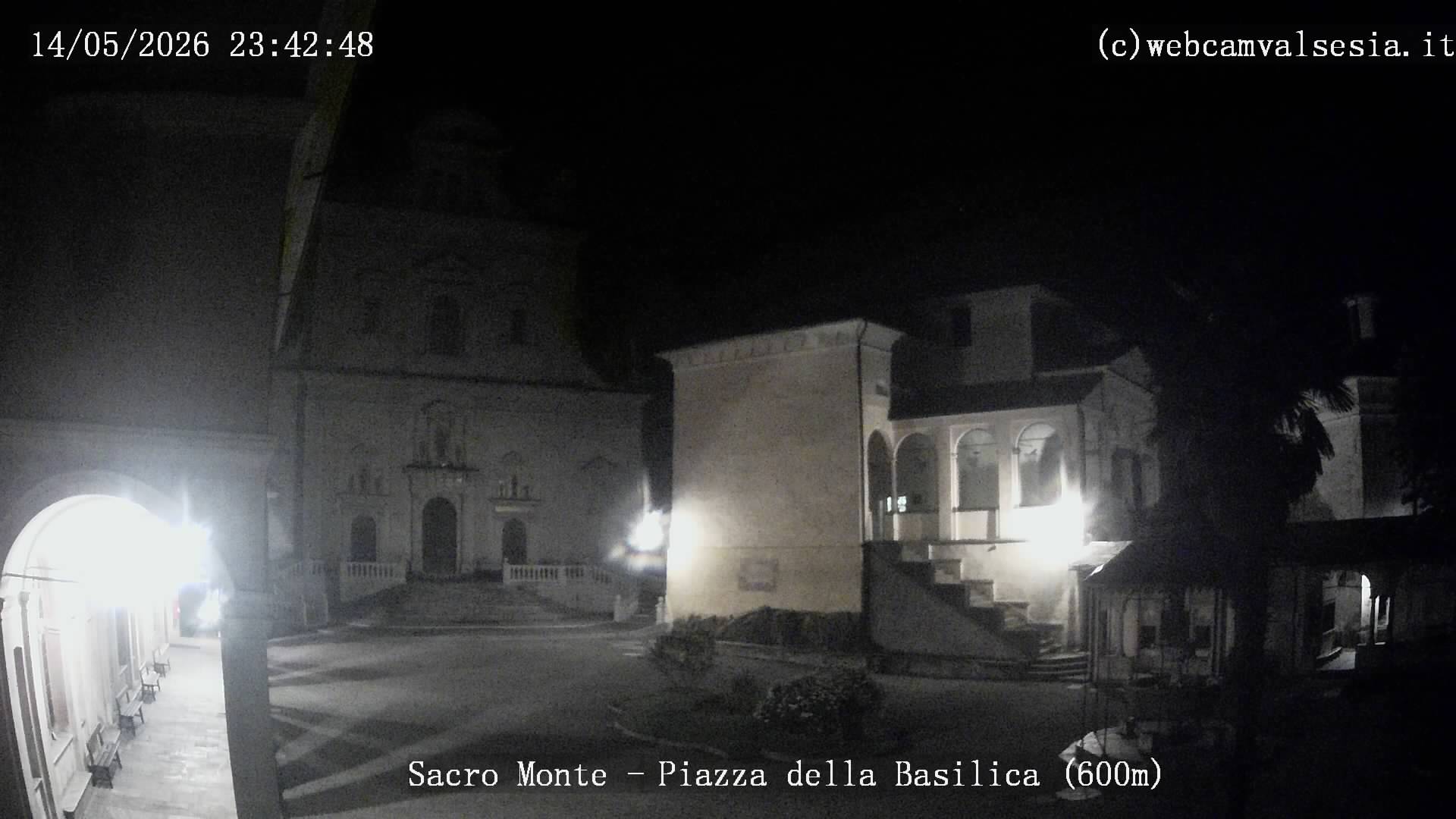 immagine della webcam nei dintorni di Madonna del Sasso: webcam Varallo